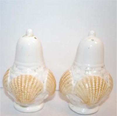 Pointed Top Set with Beige Clam Shells 3 1/2"