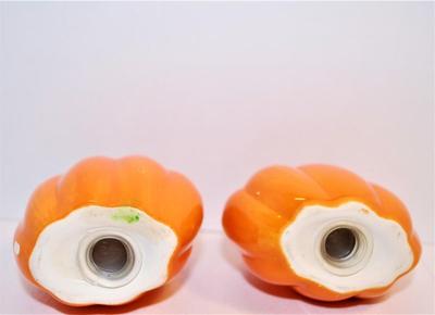 Flattened Pumpkins with Stems and Leaves 2 1/2"