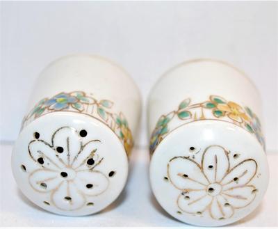 Vintage 6 Pointed Design Set with Flowers on Top Ring 2 1/4"