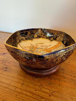 Japanese Satsuma bowl, Cobalt blue, finely painted Geisha, Porcelain, Meiji Period (1869-1927)