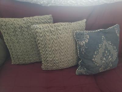 Throw Pillows - Decor