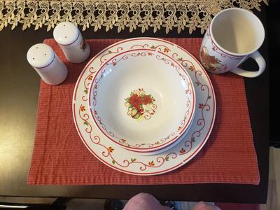 Christmas Dishes - Serving for 8