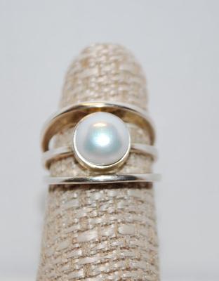 STERLING SILVER Ring with Pearl-Style Stone on a Triple Loop Band Marked .925 Size 6