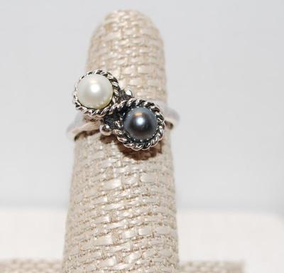 Double Pearl Ring - 1 Black & 1 White with Figure 8 Surrounds Size 7 1/4