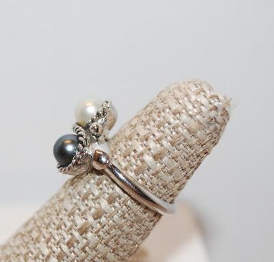 Double Pearl Ring - 1 Black & 1 White with Figure 8 Surrounds Size 7 1/4