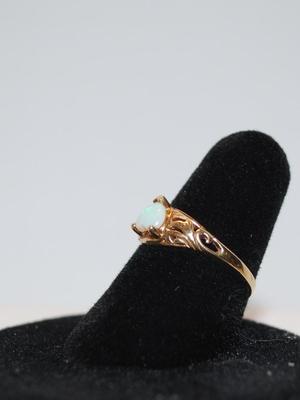 10k GOLD Heart Shaped Opal Ring Size:6 1/4