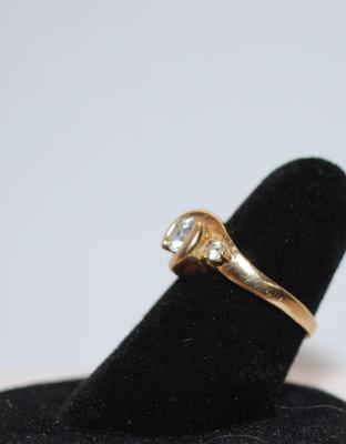 10k GOLD 3-Stones Cubic Zirconia Ring on a Yellow/Gold Band Size: 5