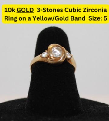 10k GOLD 3-Stones Cubic Zirconia Ring on a Yellow/Gold Band Size: 5