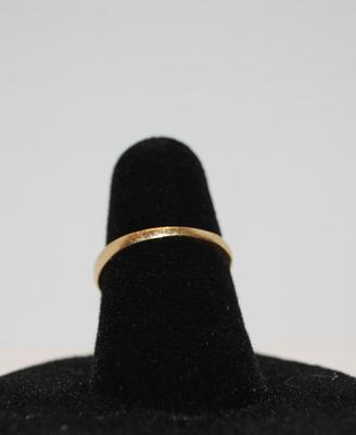 10k GOLD 3-Stones Cubic Zirconia Ring on a Yellow/Gold Band Size: 5