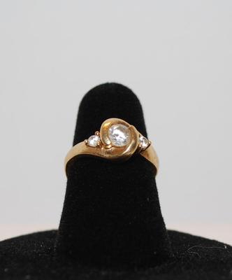 10k GOLD 3-Stones Cubic Zirconia Ring on a Yellow/Gold Band Size: 5