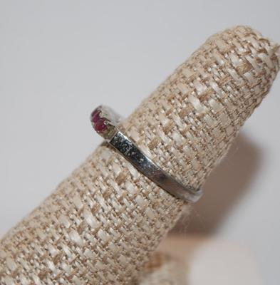 STERLING SILVER 5 Amethyst Stones Marked .925 Size: 7