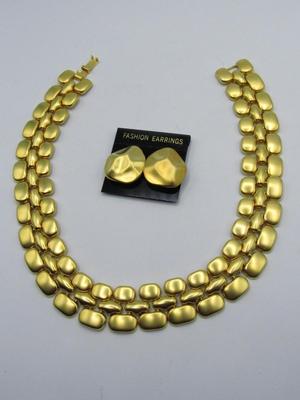 Vintage gold tone Necklace & earrings set Costume Jewelry