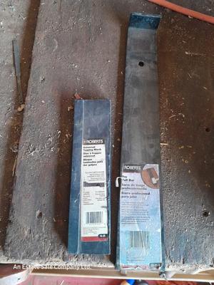 Robert's Pro pull bar and Universal tapping block Tools for Laminate floor installation