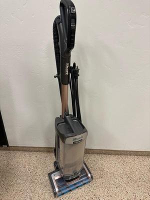 Lot 558 shark brand vacuum