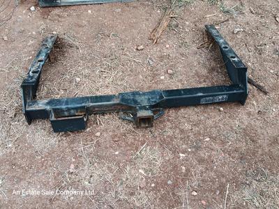 Tow hitch bar