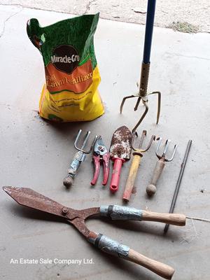 Gardening tools and fertilizer - the claw and other hand tools