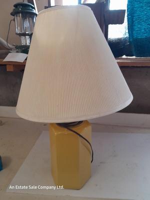 Vintage Yellow ceramic base table lamp