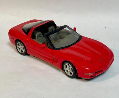 1999 Red Chevrolet Corvette Model Car 1/18 Scale