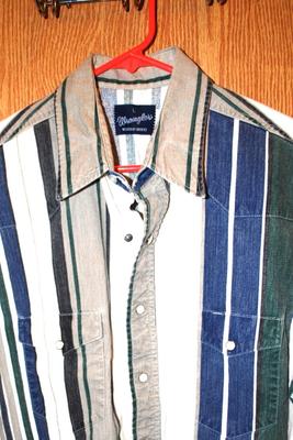 "Wrangler-Western Shirts" Brand - Blue Stripe Shirt with Pearl Style Snaps Size: LARGE