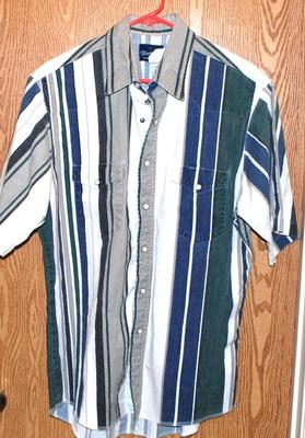 "Wrangler-Western Shirts" Brand - Blue Stripe Shirt with Pearl Style Snaps Size: LARGE