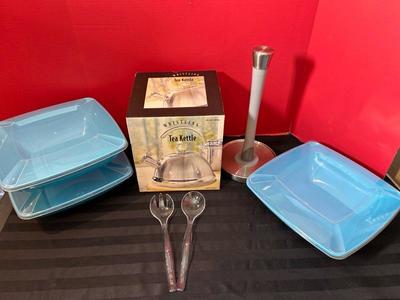 Lot 737 kitchen items