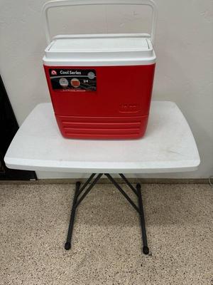 Lot 785 lifetime folding table and igloo 16 quart cooler