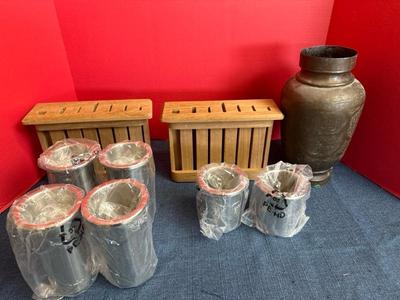 Lot 811 kitchen items