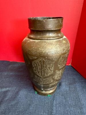 Lot 811 kitchen items