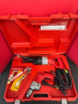 LOT 912 Milwaukee Super Sawzall Magum Combo kit