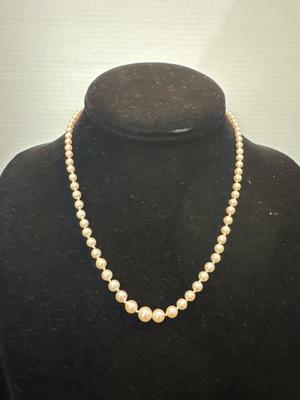 Lot 1016 vintage necklaces
