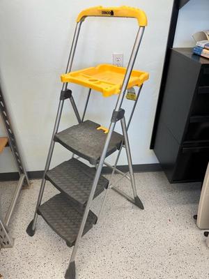 lot 1150 cosco step ladders