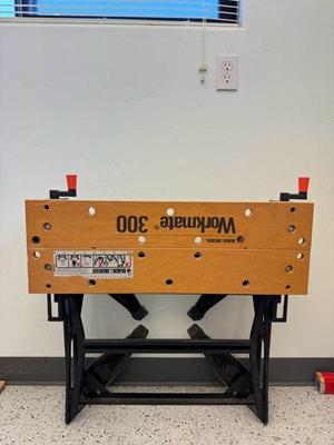 Lot 1128 black and decker workmate 300