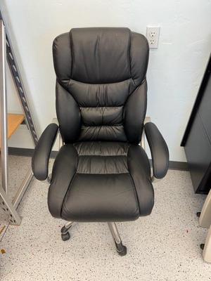 lot 1154 ovios chair
