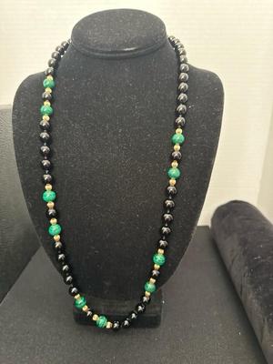 Lot 1020 vintage black onyx and green glaass bead necklace