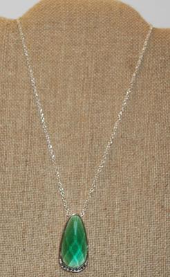 Green Synthetic Emerald-Style Stone 1 1/2" Necklace with 8 Stone Accents 20 " L
