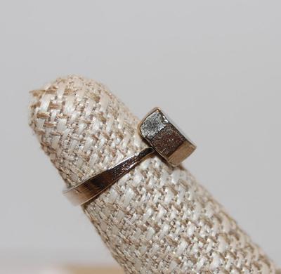 Trapezoid Top Silver-Tone Ring with Geometric Design (3.2g) Size 4 1/4