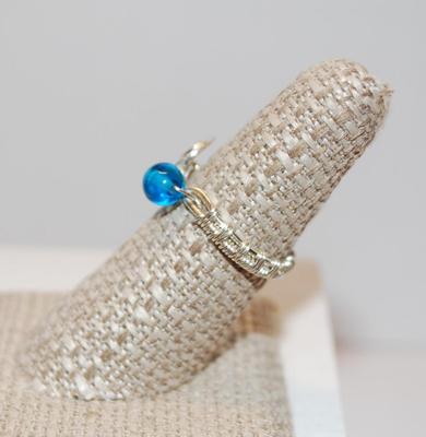 Fly Shape Design with Teal Colored Stone on Silver Tone Wired Setting Ring (2.5g) Size: 5 1/4