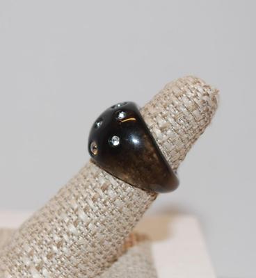 Horseshoe Shape Ring with 10 Stones on Black Acrylic Setting (2.8g) Size: 6 1/4