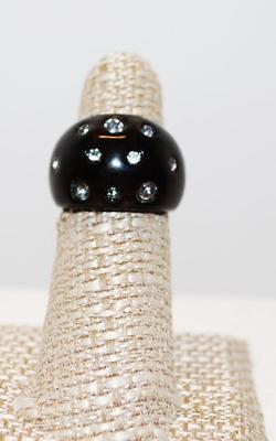 Horseshoe Shape Ring with 10 Stones on Black Acrylic Setting (2.8g) Size: 6 1/4