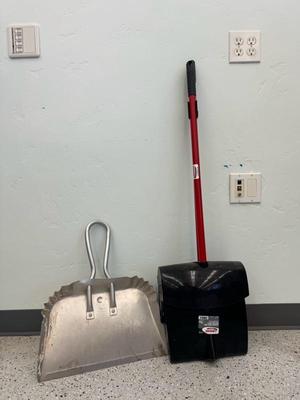 Lot 1147 dust pan and brooming set