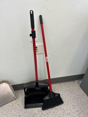 Lot 1147 dust pan and brooming set
