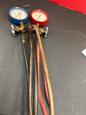 Lot 1242 air gauges