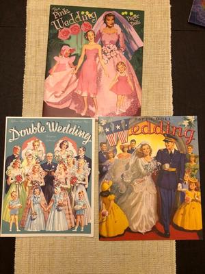 PAPER DOLLS LOT (1)