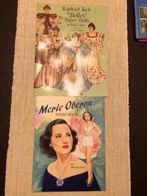 PAPER DOLLS LOT (4)