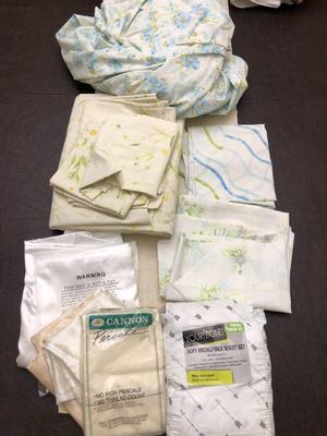 VARIOUS BEDDING / LINENS