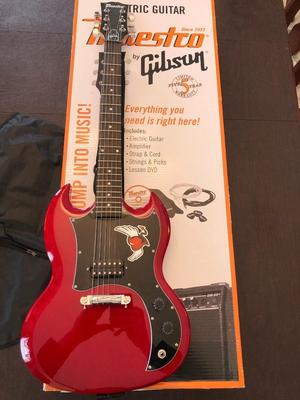 GIBSON ELECTRIC GUITAR, CASE, STRAP, AMPLIFIER