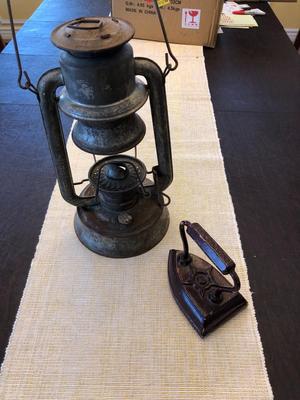 OLD LANTERN / CORDLESS IRON