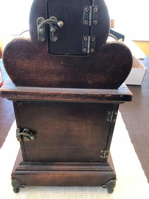 CLOCK AND TWO METAL BASKETS