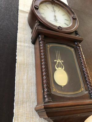 SEIKO PENDULUM WALL CLOCK W/ CHIMES