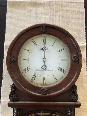 SEIKO PENDULUM WALL CLOCK W/ CHIMES